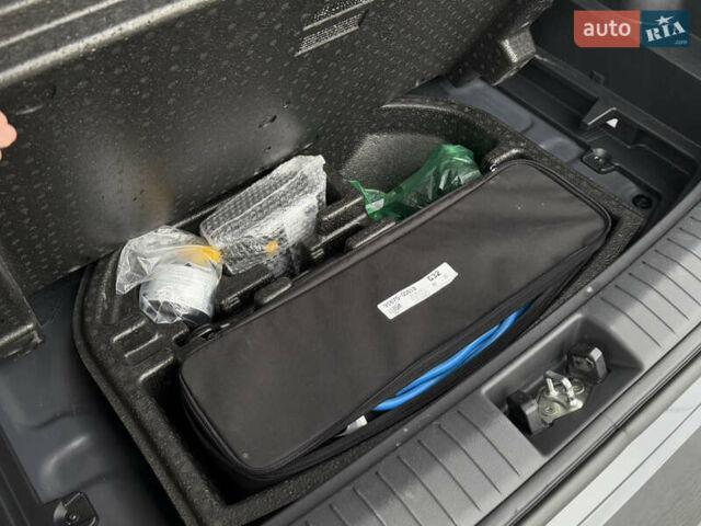 Серый Хендай Kona, объемом двигателя 0 л и пробегом 56 тыс. км за 17299 $, фото 53 на Automoto.ua