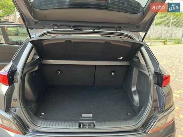 Серый Хендай Kona, объемом двигателя 0 л и пробегом 114 тыс. км за 19950 $, фото 51 на Automoto.ua