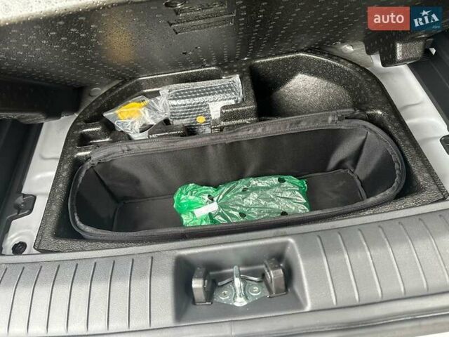 Серый Хендай Kona, объемом двигателя 0 л и пробегом 61 тыс. км за 17900 $, фото 27 на Automoto.ua