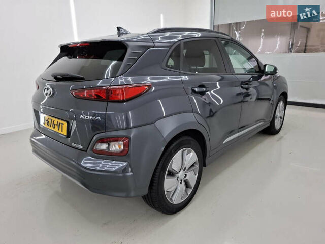 Серый Хендай Kona, объемом двигателя 0 л и пробегом 72 тыс. км за 16300 $, фото 7 на Automoto.ua