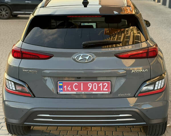 Серый Хендай Kona, объемом двигателя 0 л и пробегом 42 тыс. км за 17900 $, фото 7 на Automoto.ua