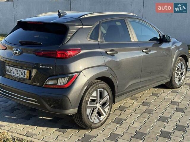 Серый Хендай Kona, объемом двигателя 0 л и пробегом 51 тыс. км за 16999 $, фото 5 на Automoto.ua