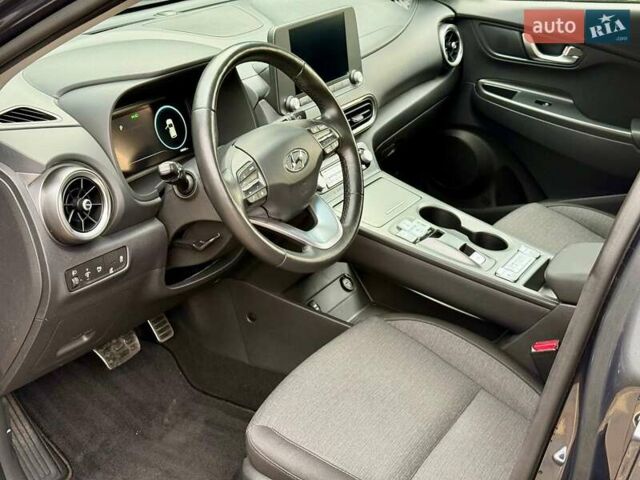 Сірий Хендай Kona, об'ємом двигуна 0 л та пробігом 44 тис. км за 16999 $, фото 19 на Automoto.ua