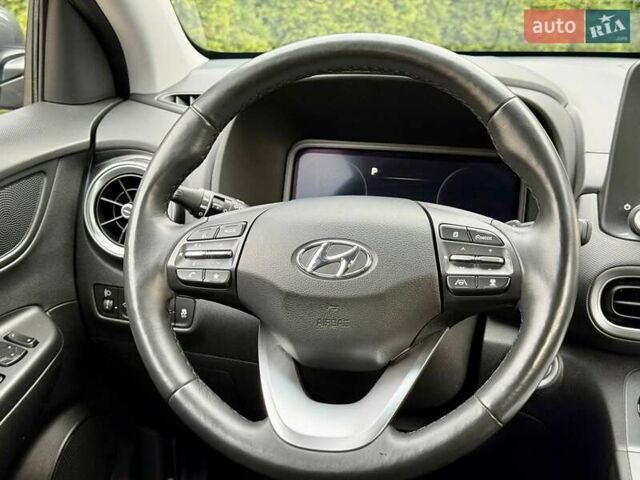 Сірий Хендай Kona, об'ємом двигуна 0 л та пробігом 44 тис. км за 16999 $, фото 26 на Automoto.ua