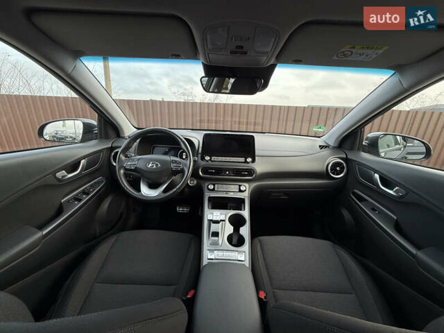 Серый Хендай Kona, объемом двигателя 0 л и пробегом 41 тыс. км за 18000 $, фото 36 на Automoto.ua