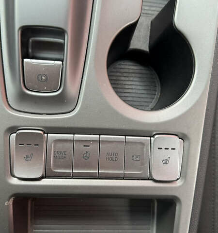 Серый Хендай Kona, объемом двигателя 0 л и пробегом 50 тыс. км за 18500 $, фото 37 на Automoto.ua