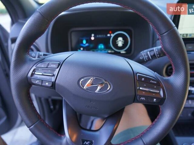 Сірий Хендай Kona, об'ємом двигуна 1.6 л та пробігом 17 тис. км за 25500 $, фото 11 на Automoto.ua