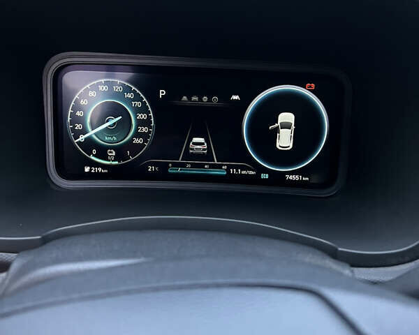 Серый Хендай Kona, объемом двигателя 0 л и пробегом 74 тыс. км за 18100 $, фото 22 на Automoto.ua