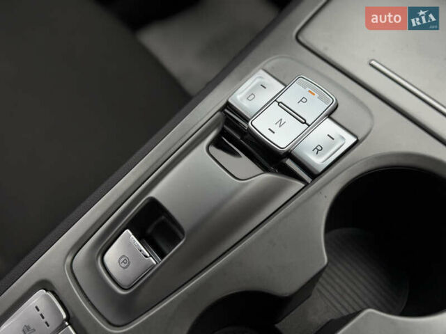 Серый Хендай Kona, объемом двигателя 0 л и пробегом 52 тыс. км за 17299 $, фото 51 на Automoto.ua