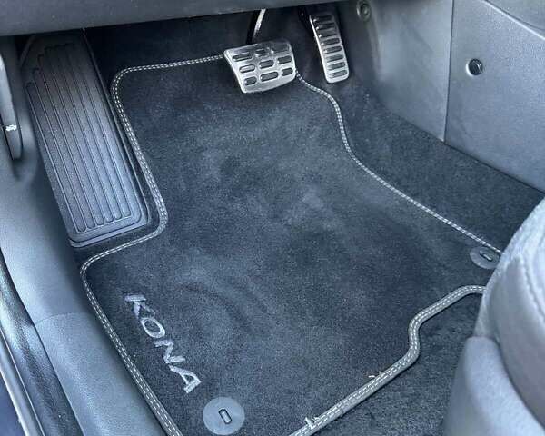 Серый Хендай Kona, объемом двигателя 0 л и пробегом 51 тыс. км за 16999 $, фото 23 на Automoto.ua