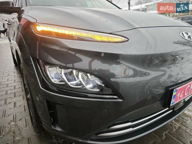 Серый Хендай Kona, объемом двигателя 0 л и пробегом 50 тыс. км за 17650 $, фото 28 на Automoto.ua