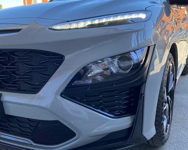 Сірий Хендай Kona, об'ємом двигуна 1.6 л та пробігом 42 тис. км за 24000 $, фото 6 на Automoto.ua