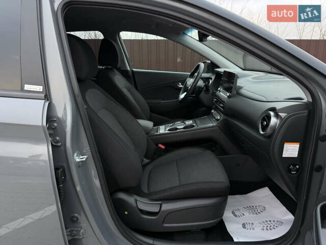 Сірий Хендай Kona, об'ємом двигуна 0 л та пробігом 88 тис. км за 17600 $, фото 10 на Automoto.ua