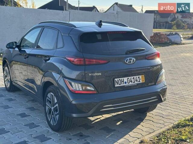 Серый Хендай Kona, объемом двигателя 0 л и пробегом 51 тыс. км за 16999 $, фото 6 на Automoto.ua