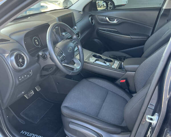Сірий Хендай Kona, об'ємом двигуна 0 л та пробігом 45 тис. км за 16800 $, фото 15 на Automoto.ua