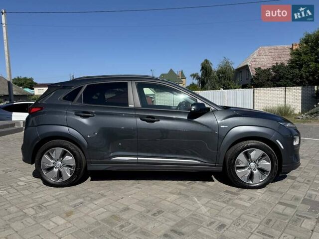 Серый Хендай Kona, объемом двигателя 0 л и пробегом 113 тыс. км за 17200 $, фото 3 на Automoto.ua