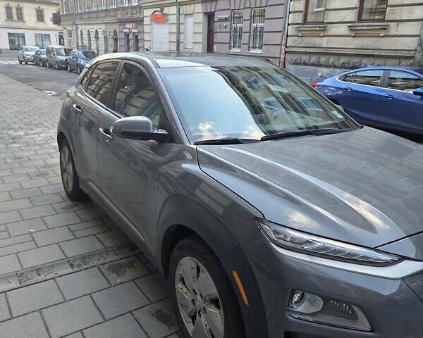 Серый Хендай Kona, объемом двигателя 0 л и пробегом 150 тыс. км за 20900 $, фото 1 на Automoto.ua