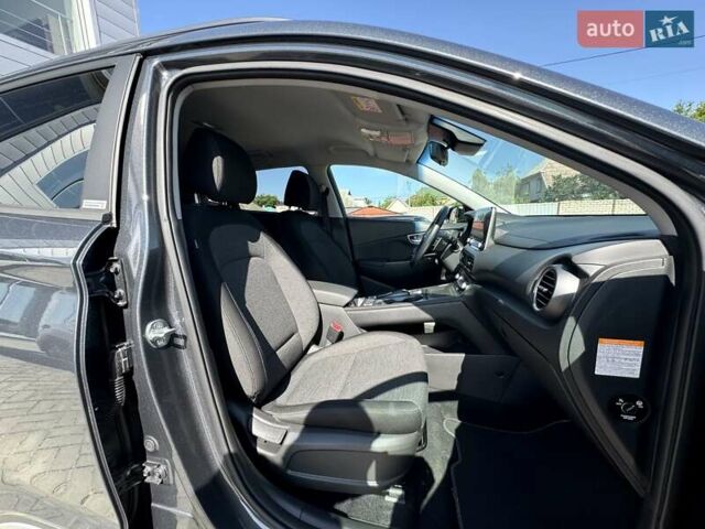 Серый Хендай Kona, объемом двигателя 0 л и пробегом 113 тыс. км за 17200 $, фото 24 на Automoto.ua