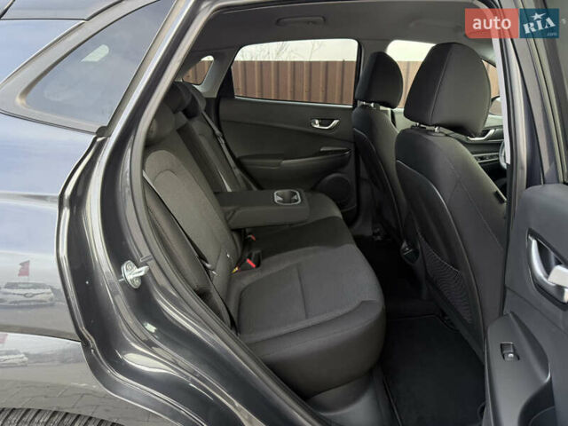 Серый Хендай Kona, объемом двигателя 0 л и пробегом 41 тыс. км за 18000 $, фото 19 на Automoto.ua