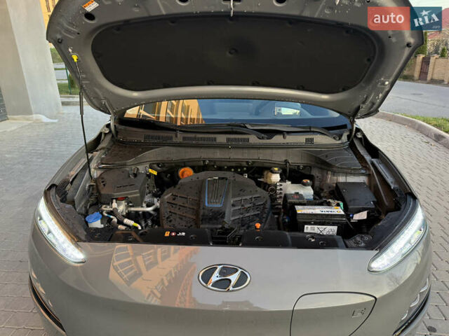 Серый Хендай Kona, объемом двигателя 0 л и пробегом 42 тыс. км за 17900 $, фото 34 на Automoto.ua