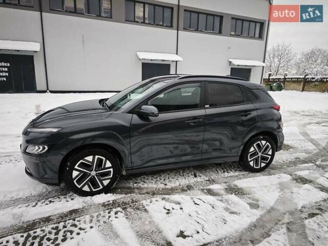 Серый Хендай Kona, объемом двигателя 0 л и пробегом 50 тыс. км за 17650 $, фото 3 на Automoto.ua