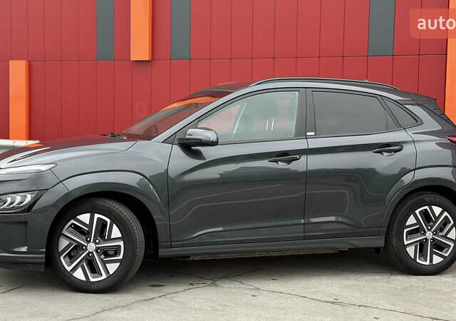 Серый Хендай Kona, объемом двигателя 0 л и пробегом 50 тыс. км за 18500 $, фото 4 на Automoto.ua