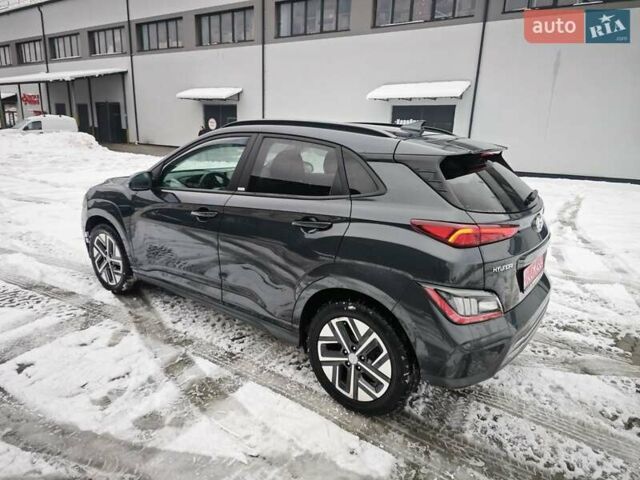 Серый Хендай Kona, объемом двигателя 0 л и пробегом 50 тыс. км за 17650 $, фото 6 на Automoto.ua