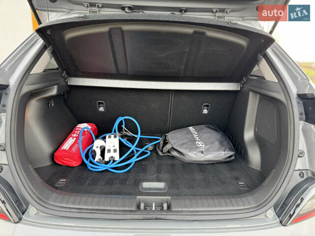 Серый Хендай Kona, объемом двигателя 0 л и пробегом 40 тыс. км за 15999 $, фото 23 на Automoto.ua