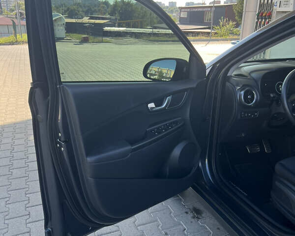 Сірий Хендай Kona, об'ємом двигуна 0 л та пробігом 45 тис. км за 16800 $, фото 14 на Automoto.ua