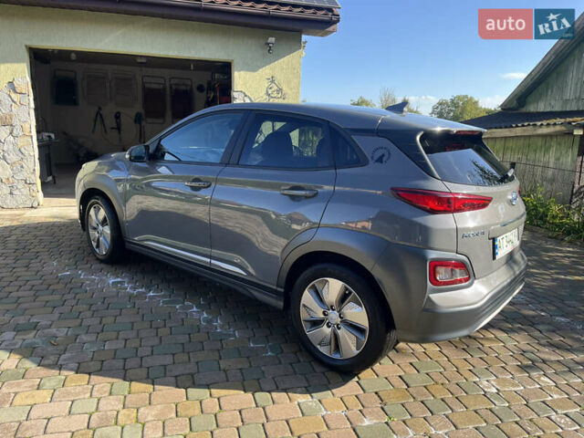 Серый Хендай Kona, объемом двигателя 0 л и пробегом 69 тыс. км за 17500 $, фото 1 на Automoto.ua