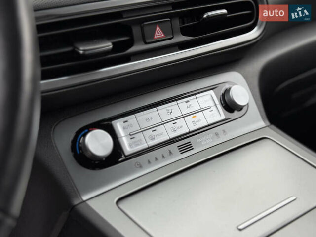 Серый Хендай Kona, объемом двигателя 0 л и пробегом 52 тыс. км за 17299 $, фото 58 на Automoto.ua