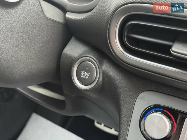 Серый Хендай Kona, объемом двигателя 0 л и пробегом 56 тыс. км за 17299 $, фото 45 на Automoto.ua