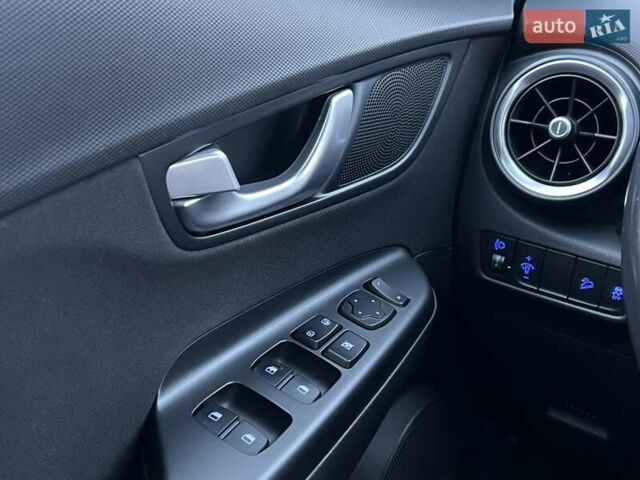 Сірий Хендай Kona, об'ємом двигуна 1.6 л та пробігом 53 тис. км за 18900 $, фото 52 на Automoto.ua