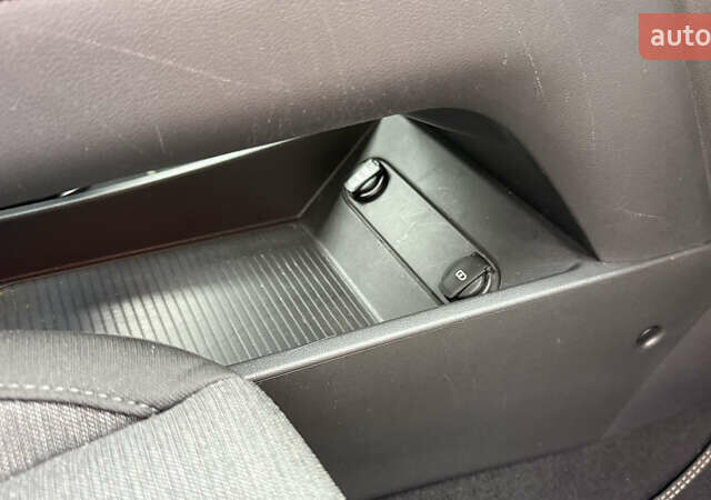 Серый Хендай Kona, объемом двигателя 0 л и пробегом 50 тыс. км за 18500 $, фото 61 на Automoto.ua