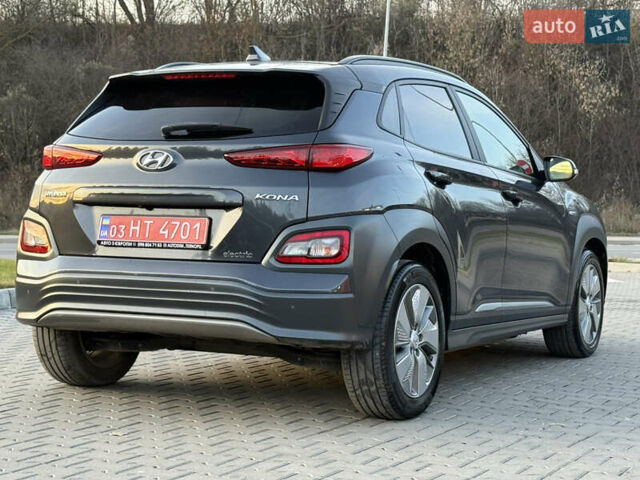 Серый Хендай Kona, объемом двигателя 0 л и пробегом 71 тыс. км за 17999 $, фото 7 на Automoto.ua