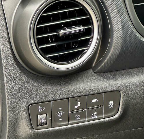 Серый Хендай Kona, объемом двигателя 0 л и пробегом 82 тыс. км за 17888 $, фото 39 на Automoto.ua