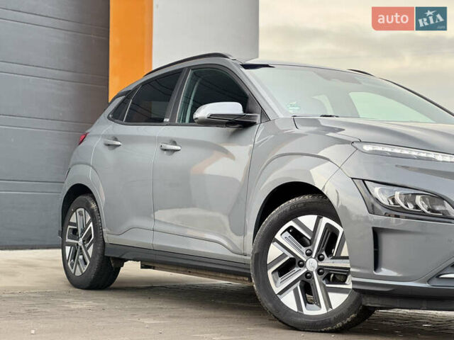 Серый Хендай Kona, объемом двигателя 0 л и пробегом 40 тыс. км за 15999 $, фото 8 на Automoto.ua