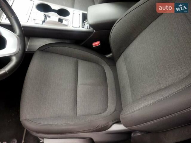 Серый Хендай Kona, объемом двигателя 0 л и пробегом 30 тыс. км за 15999 $, фото 16 на Automoto.ua