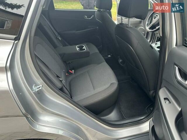 Серый Хендай Kona, объемом двигателя 0 л и пробегом 61 тыс. км за 17900 $, фото 29 на Automoto.ua