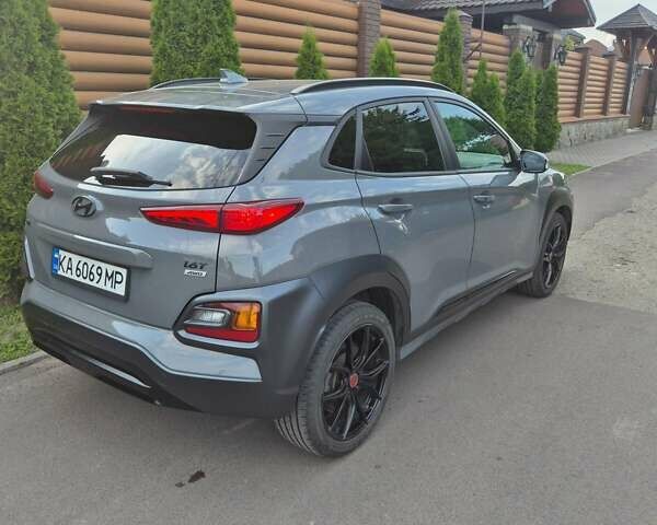 Серый Хендай Kona, объемом двигателя 1.6 л и пробегом 50 тыс. км за 16900 $, фото 1 на Automoto.ua