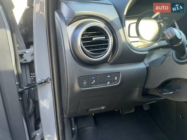 Серый Хендай Kona, объемом двигателя 0 л и пробегом 69 тыс. км за 17500 $, фото 10 на Automoto.ua