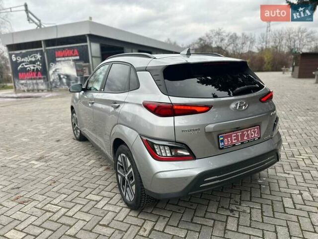 Серый Хендай Kona, объемом двигателя 0 л и пробегом 61 тыс. км за 17900 $, фото 3 на Automoto.ua