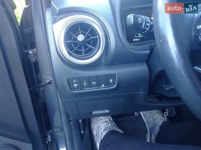 Серый Хендай Kona, объемом двигателя 0 л и пробегом 75 тыс. км за 17435 $, фото 21 на Automoto.ua