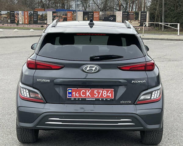 Серый Хендай Kona, объемом двигателя 0 л и пробегом 39 тыс. км за 16999 $, фото 5 на Automoto.ua