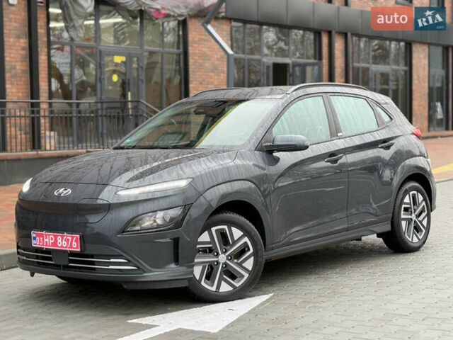 Серый Хендай Kona, объемом двигателя 0 л и пробегом 52 тыс. км за 17299 $, фото 3 на Automoto.ua