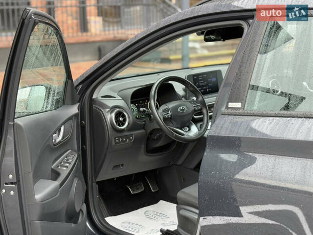 Серый Хендай Kona, объемом двигателя 0 л и пробегом 52 тыс. км за 17299 $, фото 36 на Automoto.ua