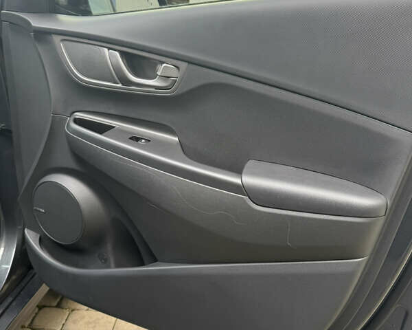Сірий Хендай Kona, об'ємом двигуна 0 л та пробігом 19 тис. км за 17400 $, фото 24 на Automoto.ua