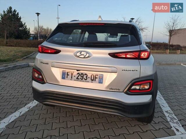 Серый Хендай Kona, объемом двигателя 0 л и пробегом 98 тыс. км за 19373 $, фото 3 на Automoto.ua