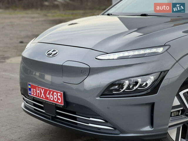 Серый Хендай Kona, объемом двигателя 0 л и пробегом 40 тыс. км за 15999 $, фото 7 на Automoto.ua
