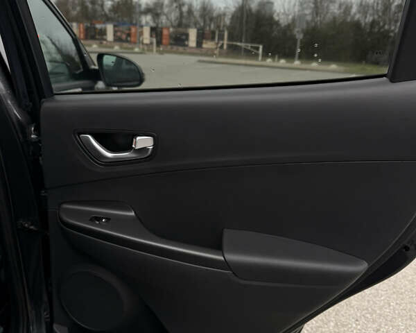 Серый Хендай Kona, объемом двигателя 0 л и пробегом 39 тыс. км за 16999 $, фото 31 на Automoto.ua